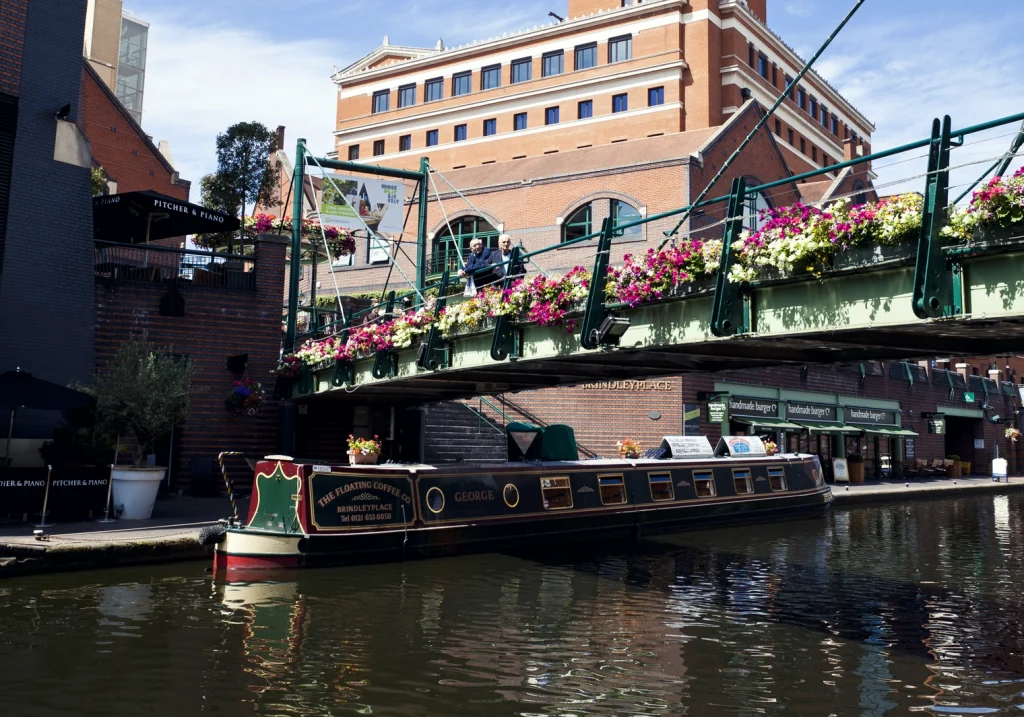 Brindleyplace Canals make a beautiful spot for lunch and activities with the whole family. Photography by: Visit Britain / Simon Winnall