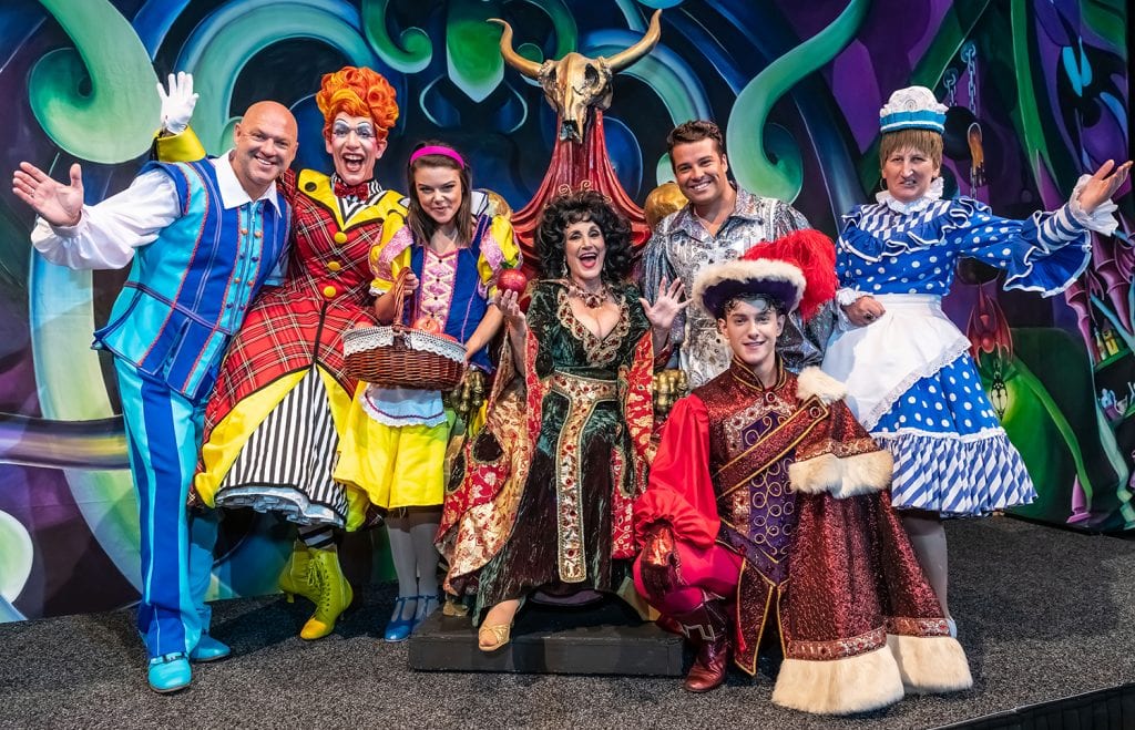 Image of panto cast at Birmingham Hippodrome 