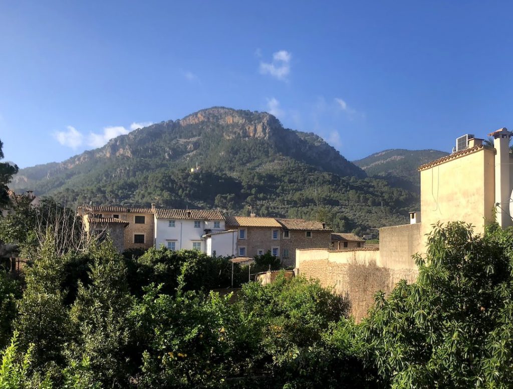 Mountain views from Soller Townhouse - 72px