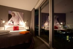Staying-cool-rotunda-penthouse-bedroom-at-night-72px